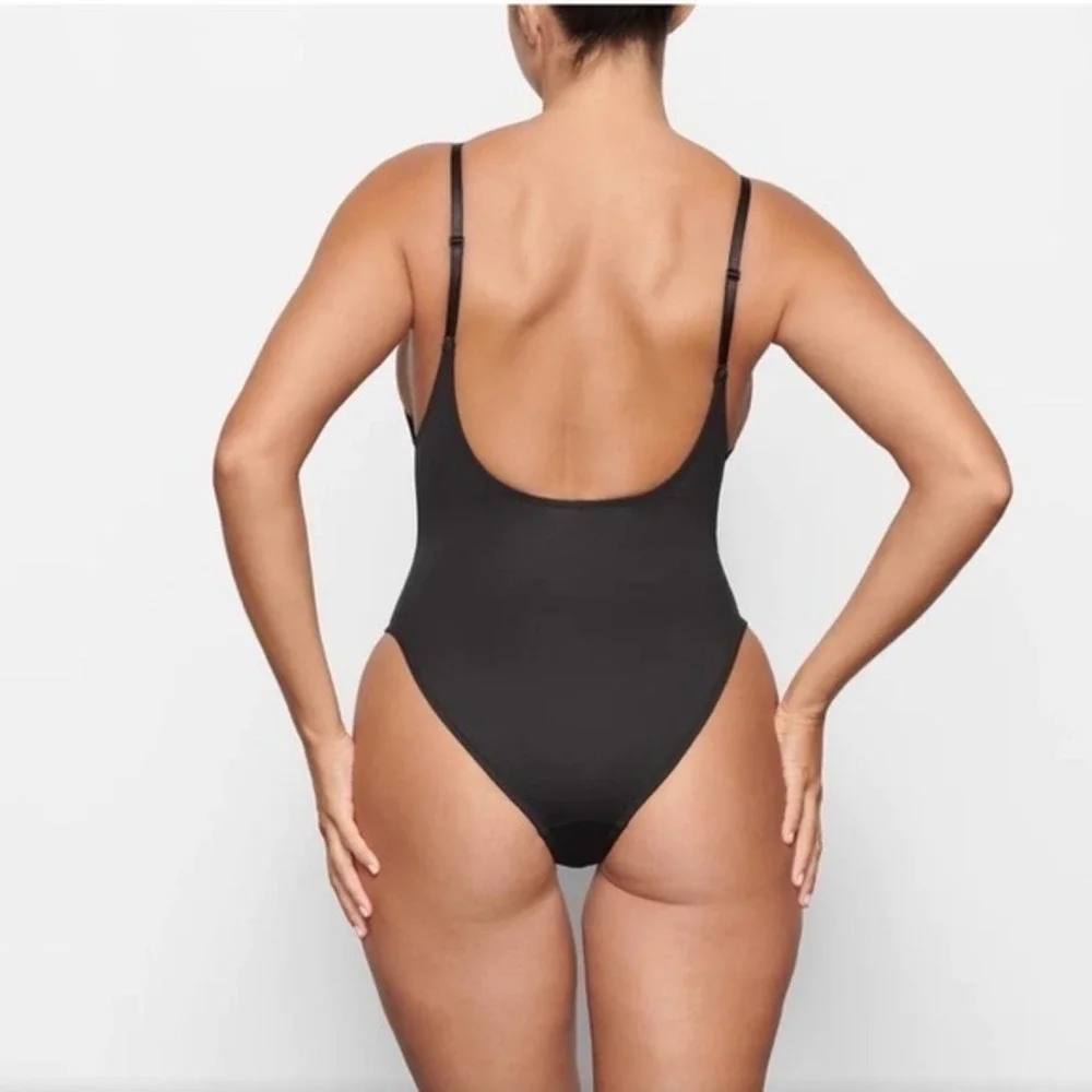 SKIMS BLACK SWIM scoop neck one piece in‎ onyx